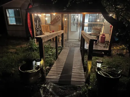 Hidden in the trees!Reasonable Rates-Sleeps 12-Includes kayak for 4.New listing! Отели в г. Гарфилд