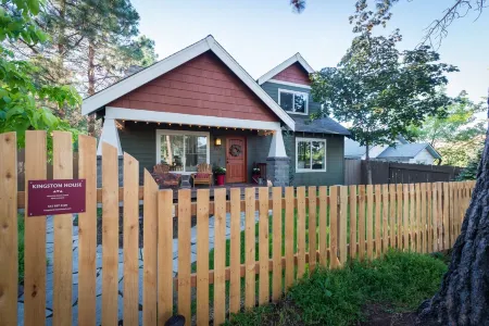 ~LARGE WESTSIDE HOME~ Walk to everything! Welcome to KINGSTON HOUSE