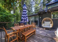 Luxury 4-bedroom house with Spa, Pool Table, and Amazing views! Close to Campus! Hotels near Island Park