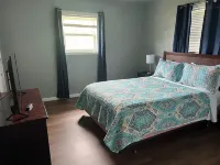 Spacious 5-bedroom House, Garage/Hot Tub/Bar, Close to RRG, Fiber WiFi