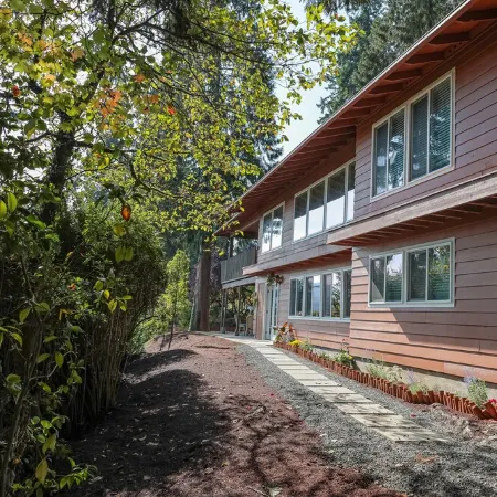 Convenient Lakeview 1 bed 1 bath home in Bellevue