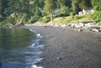 Stunning views, 6-Bedroom Farmhouse with beach access and mooring