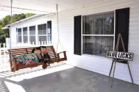 BLUE LICKS BUNGALOW-Next to Blue Licks State Park Hotels in Nicholas County