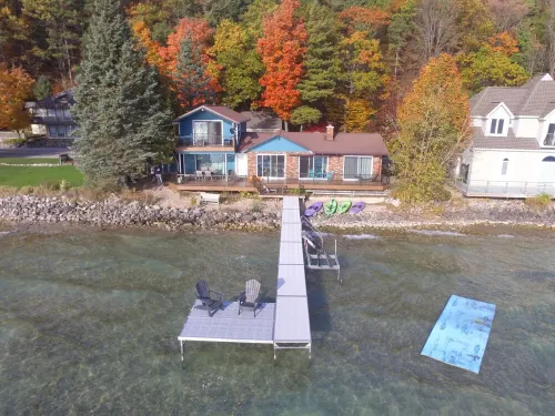Beautiful Crystal Lake Waterfront, Central AC, Dock, Kayaks, Paddleboards