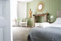 Charming town house Hotels in Lanvallay