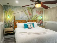 Comfortable home with King bed suite - close to Beach!