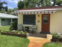 Cosy Home with Heated Pool Hotels in Edgewater