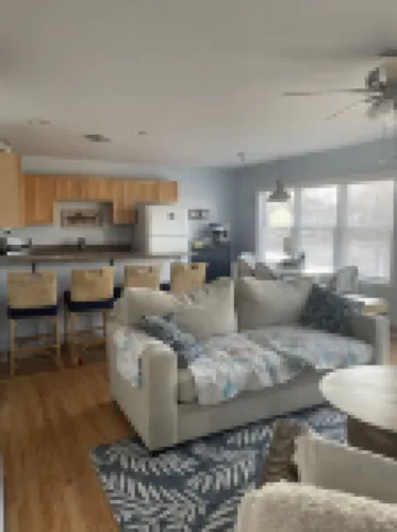 Restaurants, shopping, movie theater, beach + kayak launch in walking distance.