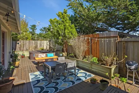 Coastal Charm: Ocean Views, Hot Tub, Fire Pit Near Tide Pools, Surfing, & SFO Отели в г. Мосс Бич