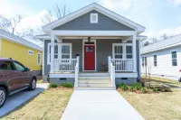 Haven House: New Bungalow near downtown, close to all! Hotels near One Tree Hill: TRIC