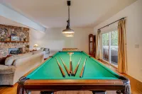 Lakefront 5 BR home nestled on a private cove 1 hr from downtown Atlanta, Ga.