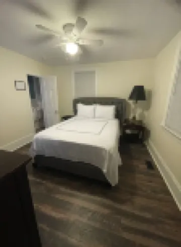 NEW! Residential Retreat. Located minutes to the Oceanview beach and Naval base.
