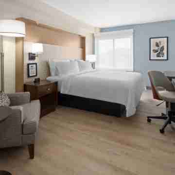 Holiday Inn & Suites RICHMOND - WEST END by IHG Rooms