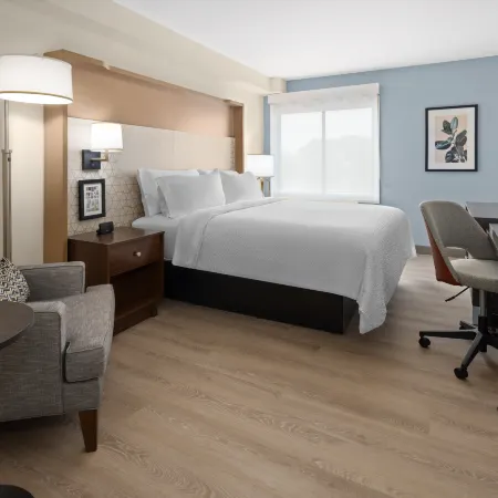 Holiday Inn & Suites RICHMOND - WEST END by IHG Hotele w: Three Chopt