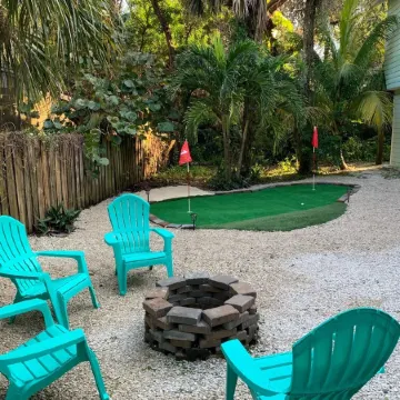 Unwind at Our Beautifull Dog Friendly Beach with Private Access!