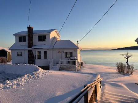 Spectacular views, close to down town Rockland