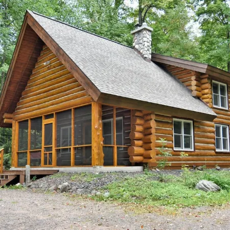 Cozy Lakefront Cabin, Dock + Trails : Trails Lodge