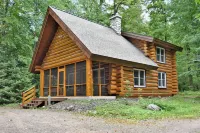 Cozy Lakefront Cabin, Dock + Trails : Trails Lodge