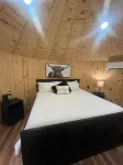 Grain Bin Silo Tiny House with 1 Bedroom, WiFi, AC and Hot Tub in Shelby
