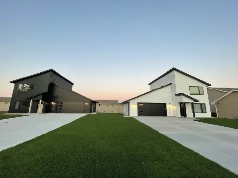 -The Cotton House- Modern, Clean, Close to MSU!