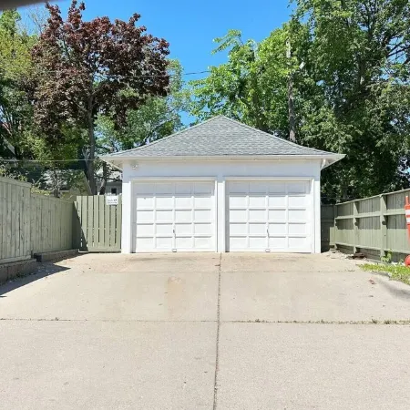 Clean 1st floor 4 bedroom Near Downtown [1-4]
