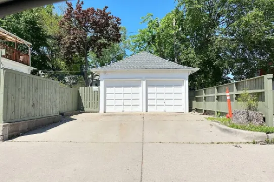 Clean 1st floor 4 bedroom Near Downtown [1-4]