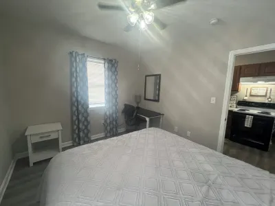 Cozy upstairs 2 bed/1 bath Richmond apt near EKU Hotels near Baldwin Farms