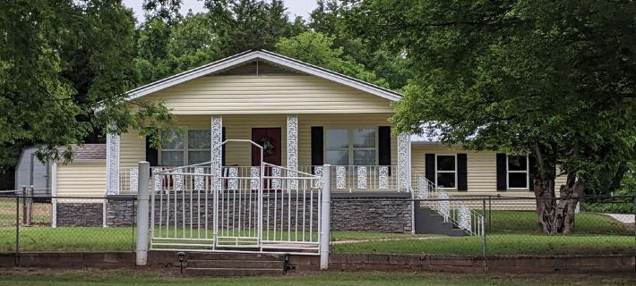 The Corner Cottage with Private Fishing Pond Hotels in Sequoyah County