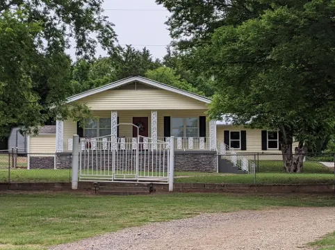 The Corner Cottage with Private Fishing Pond