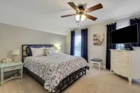 Petoskey in-Town Home Short Walk to: Shopping/Food/Waterfront. Long-Time Hosts.