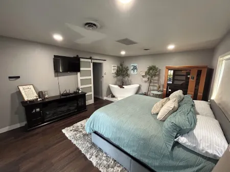 Centrally Located 4-bedroom house in Lewiston with a View,  close to College