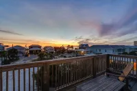 Beach Side “Crabby Paddy", Luxury family retreat 6br 4+ bath w pool+hot tub