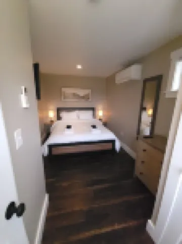 Fully Renovated rural cottage in the perfect spot!