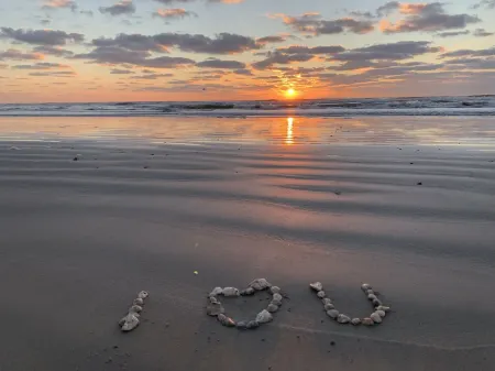 Pet Friendly - Walk to the Warm October Waters of the Gulf, Cozy Home