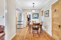 UNDER THE OAKS-Hot Tub & Walk Downtown