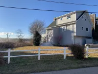 Waterfront 4 Bedroom House with Beautiful Views - Short Walk to Kelly Beach!