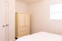 Beach Condo & Pool Relaxing Getaway! Short Stride to Sandy Beach's. Unit 8