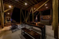 Romantic couples getaway in the treetops.