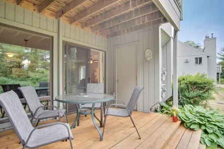 Traverse city condo/golfing/beaches/wineries/hiking