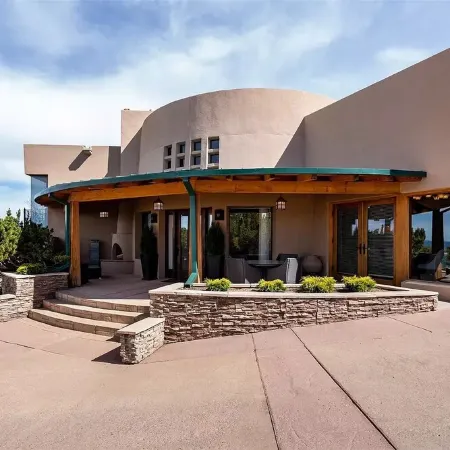 NEW ON VRBO!  El Camino  Stunning home Dale Ball trails Santa Fe Ski Area Forest