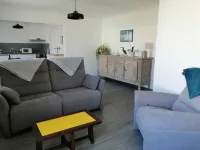 Detached house near beach and shops