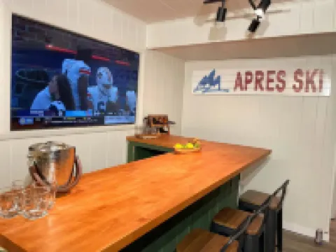 Cozy Modern Rustic Ski Lodge! 7BR - Sleeps 16