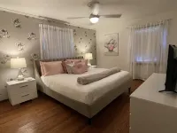 Luxurious Marilyn’s Mansion in the heart of Springfield!