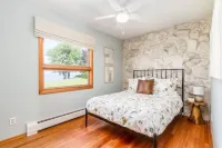 Lakefront Midcentury Cottage