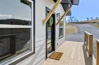 War Eagle Creek Retreat- Cabin on the Creek- Private but close to everything