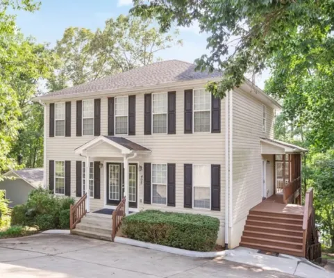 Lakefront Treehouse Retreat Minutes from Clemson University!