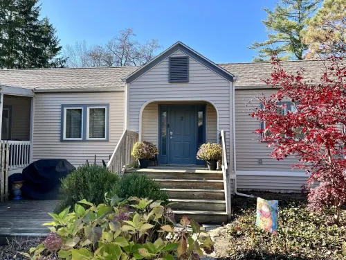 Moonlight Beach Bungalow 2 blocks to Lake Michigan beach!