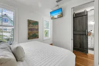 NEW The Beach Cottage! Walk to Alys & Rosemary Pool and Beach.  2 bikes included