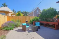 Cascade Getaway - Heart of Cle Elum - Full Kitchen, Private Patio & Pet Friendly Hotels in Cle Elum