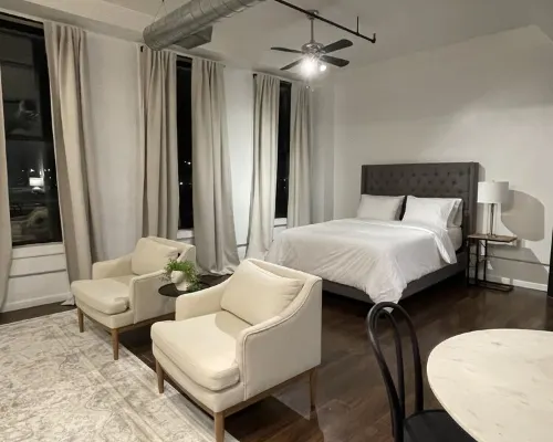 Spacious Loft in Historic Baggs Square Hotels in Utica